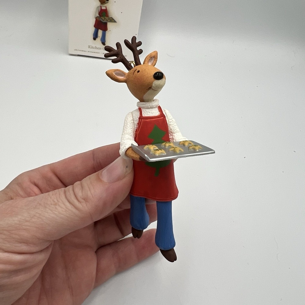 2009 Hallmark Keepsake Ornament Kitchen Queen Reindeer Baking Cookies Nina Aube